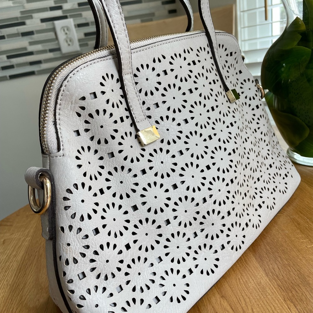 Greige doily pattern purse with removable shoulder strap
